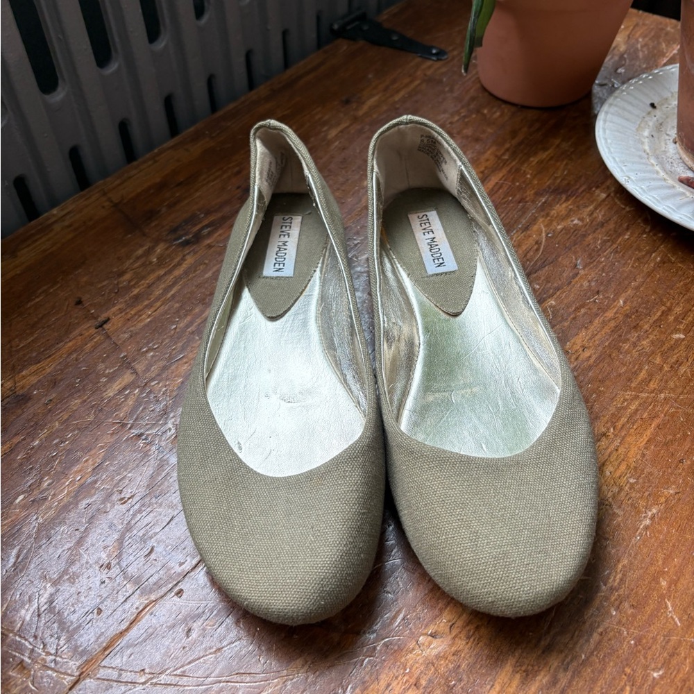Steve Madden Women's Khaki Flats
